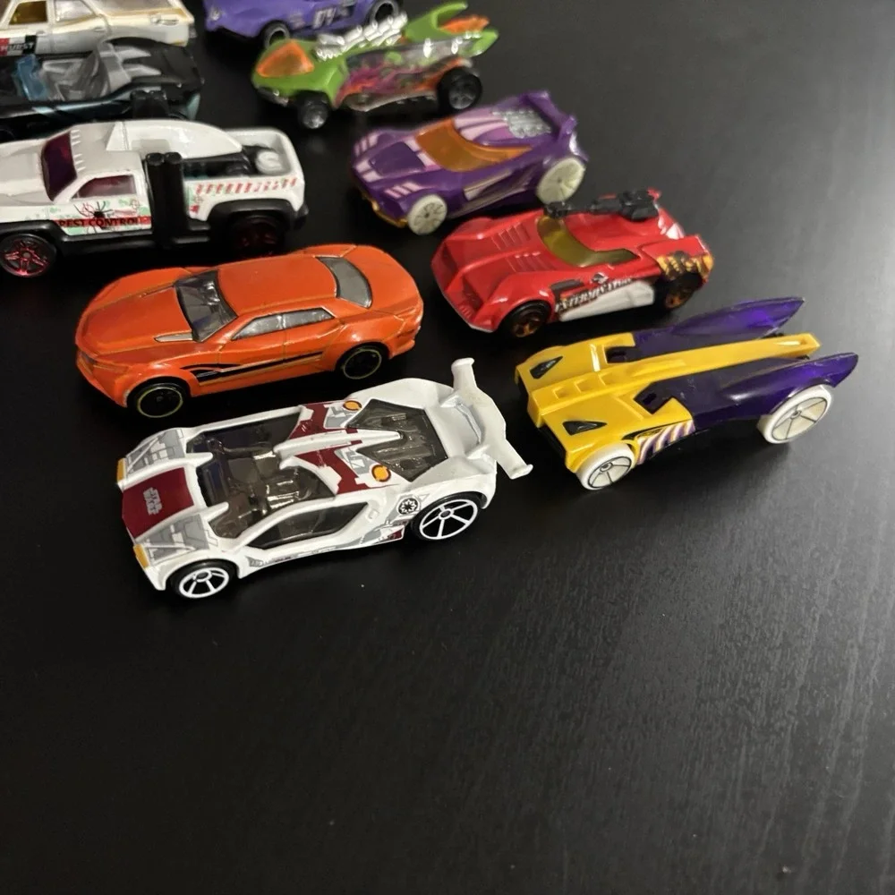Lot 12 Hot Wheels Cars Model Toys Impavido 1, Chevelle Wagon,‎ Buzz Bomb Mattel